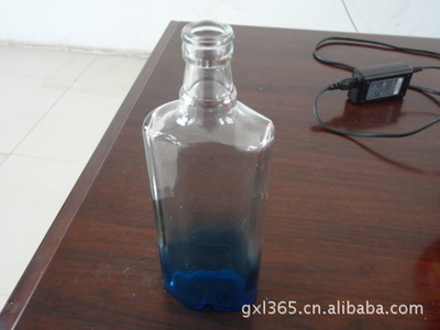 【優(yōu)白料玻璃酒瓶,廠家直銷,噴涂蒙砂,烤標(biāo) .深加工】價格,廠家,圖片,其他玻璃包裝容器,江蘇大運發(fā)玻璃制品-